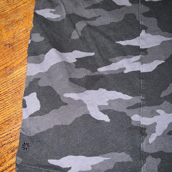 Athleta Girl Black and Gray Daily Camo Printed Short Sleeve Tee Size XL 14 - Picture 5 of 7